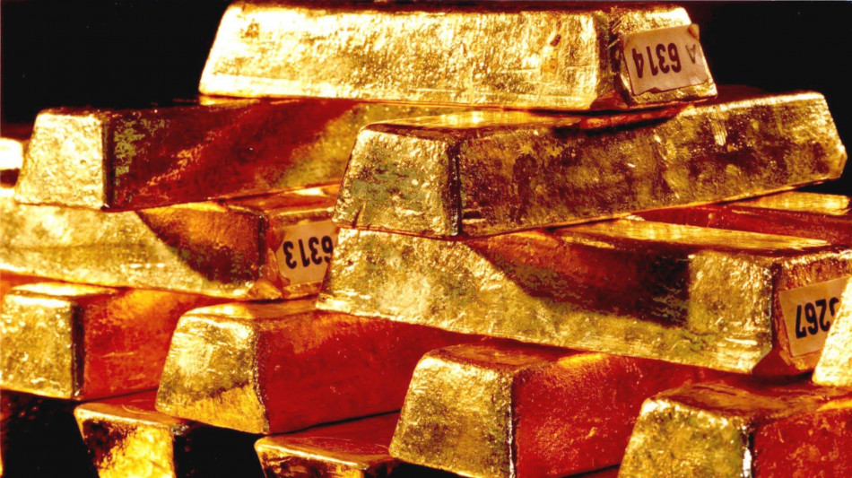 Sale il prezzo dell'oro, spot torna sopra 5.000 dollari