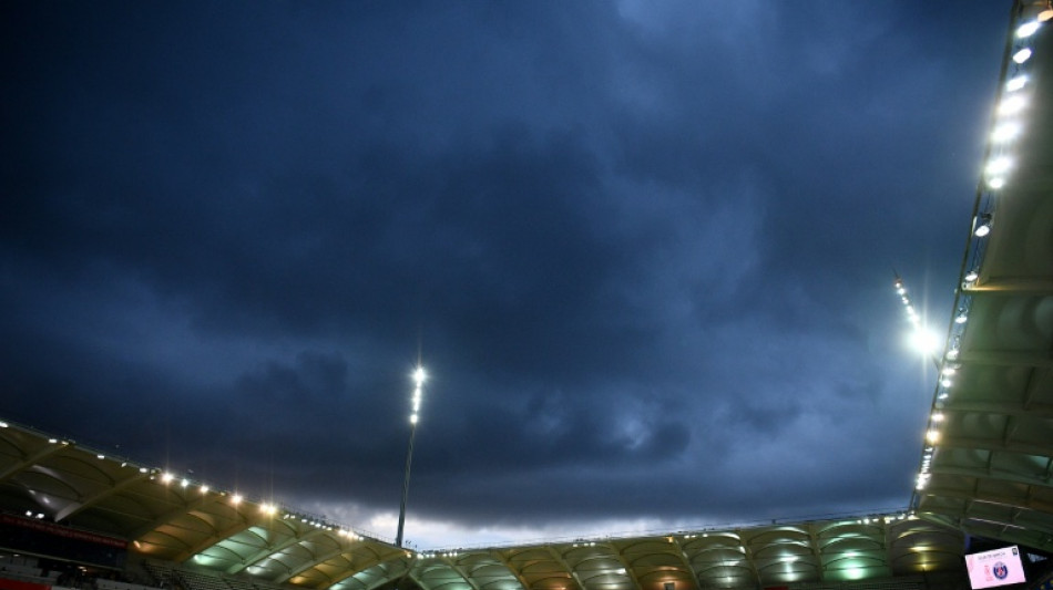 Ligue 2: cinq policiers bless&eacute;s par des tirs de mortier apr&egrave;s un match &agrave; Reims