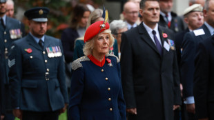La regina Camilla commemora caduti in vista del Remembrance Day