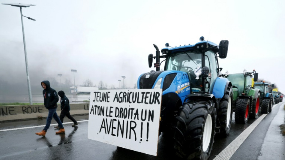 Nord: autoroute coup&eacute;e par une mobilisation d'agriculteurs fran&ccedil;ais et belges