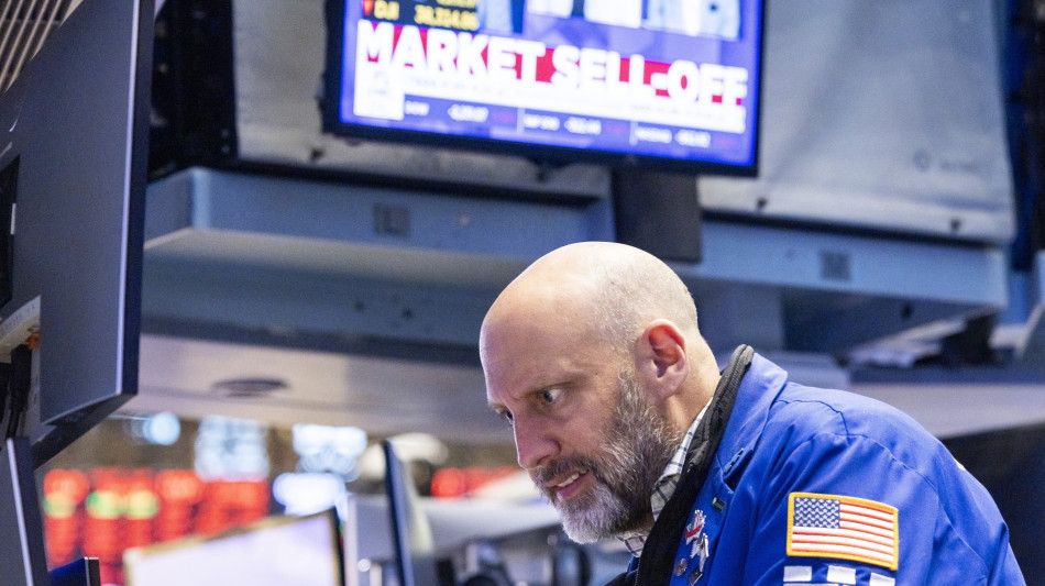 Wall Street contrastata, Dj -1% e Nasdaq +0,2%