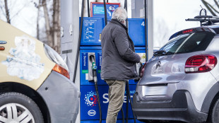 Benzina ai minimi da fine 2022, a 1,645 euro al litro