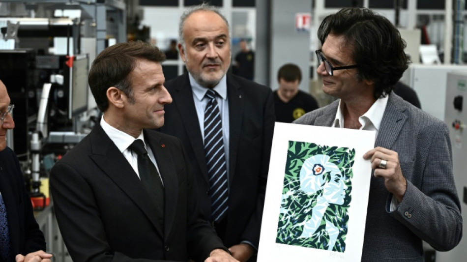 Macron d&eacute;voile la nouvelle Marianne des timbres poste