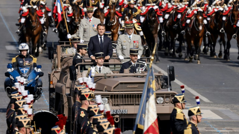 Parade zum franz&ouml;sischen Nationalfeiertag unter verst&auml;rkten Sicherheitvorkehrungen