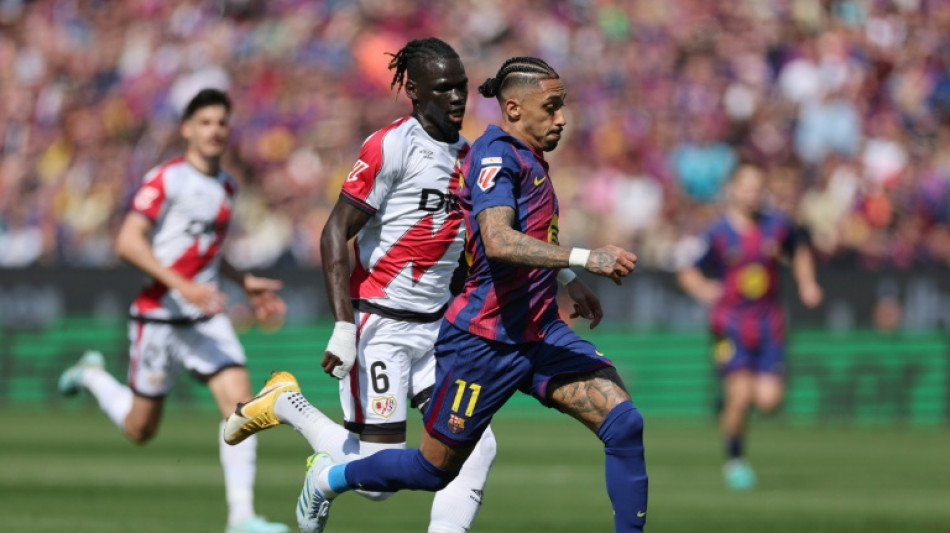 Flick happy Raphinha back for Barca with title in sight