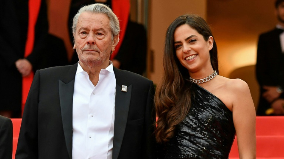 Anouchka Delon voulait emmener son p&egrave;re en Suisse pour qu'"il soit trait&eacute;"