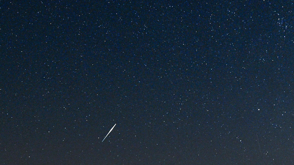 La cometa interstellare 3I/Atlas sfoggia la sua coda gassosa