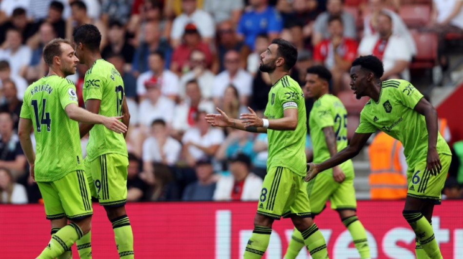 Fernandes sinks Saints as Man Utd maintain revival