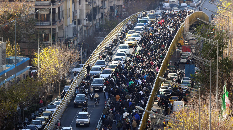 'In Iran almeno 10 morti nelle proteste in tre giorni'