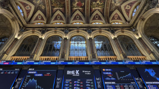 Borsa: l'Europa gira in calo, tensione sui titoli di Stato