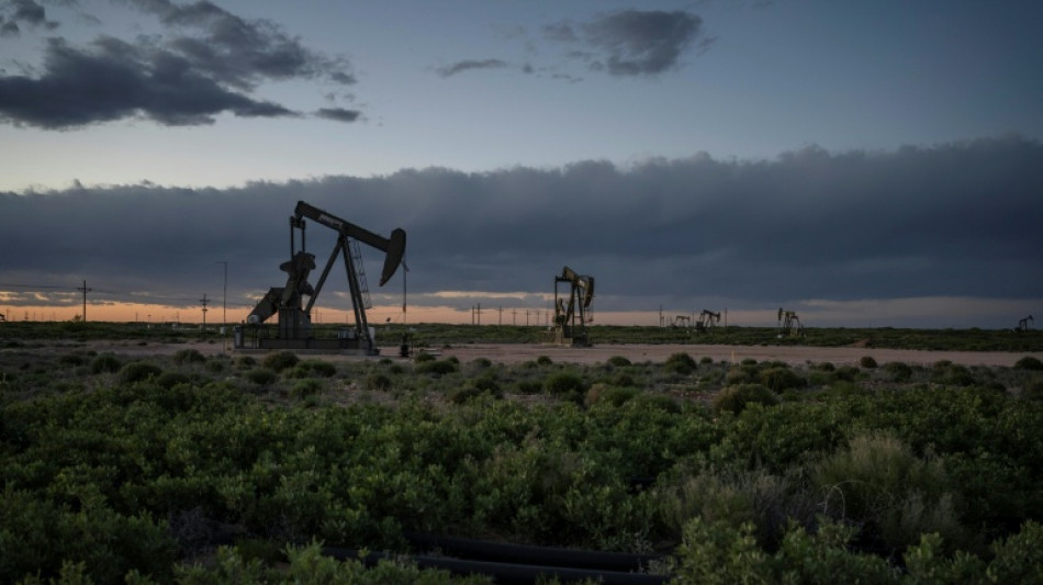 Las petroleras de EEUU producen principalmente en casa, pero pagan más impuestos en el extranjero