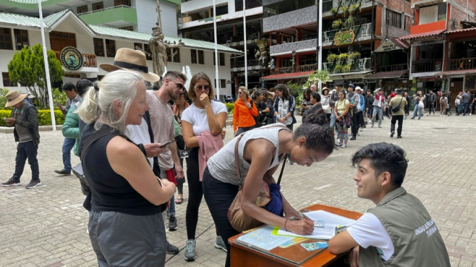 P&eacute;rou: &eacute;vacuation de touristes du Machu Picchu, tensions &agrave; Lima
