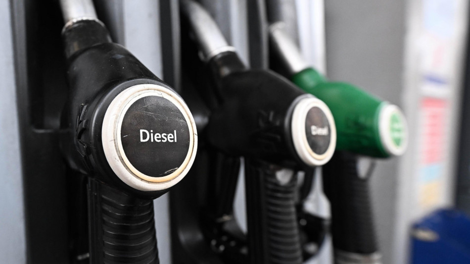 Mimit, prezzo medio self della benzina a 1,779 euro a litro, gasolio a 2,153 euro