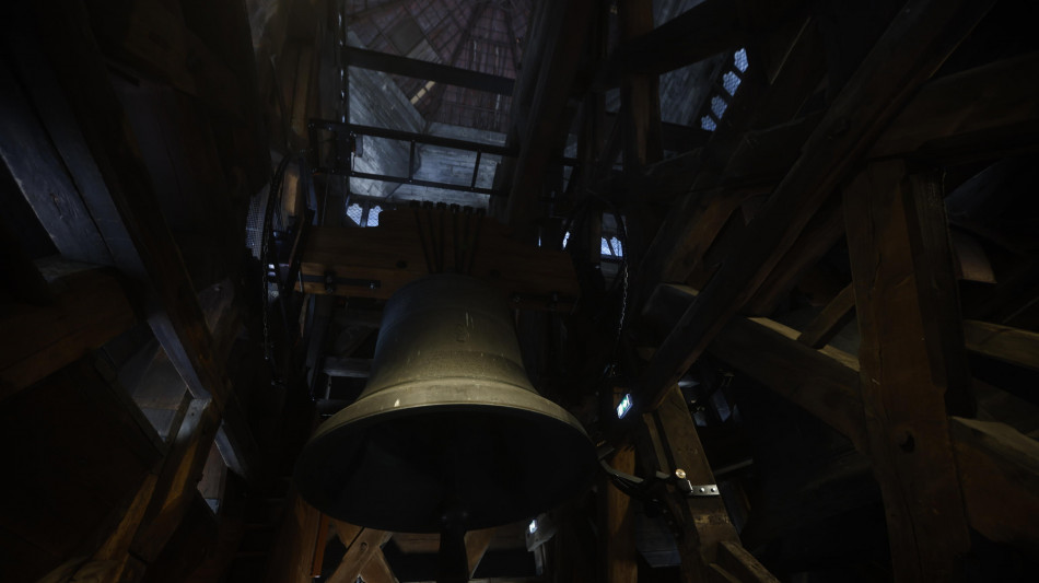 Le campane di Notre-Dame risuonano per le vittime del 13/11