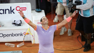 Nadal se venga de De Mi&ntilde;aur y alarga su estancia en Madrid