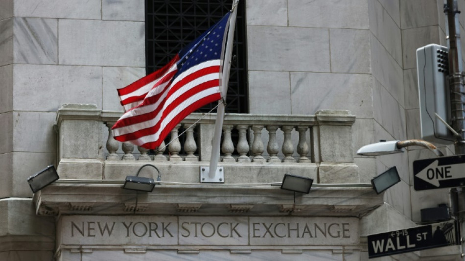Wall Street en l&eacute;g&egrave;re hausse, bonnes nouvelles de l'inflation et d'American Express