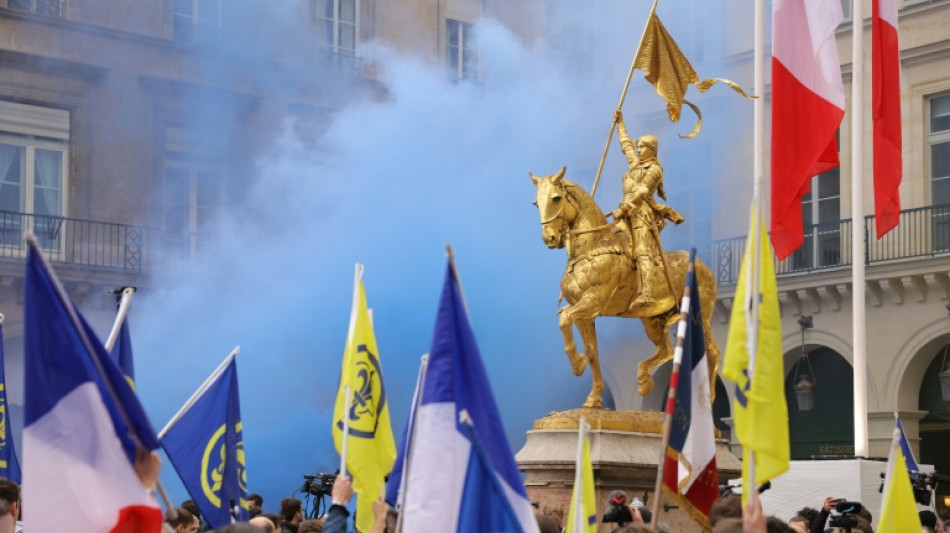 500 Royalisten demonstrieren in Paris