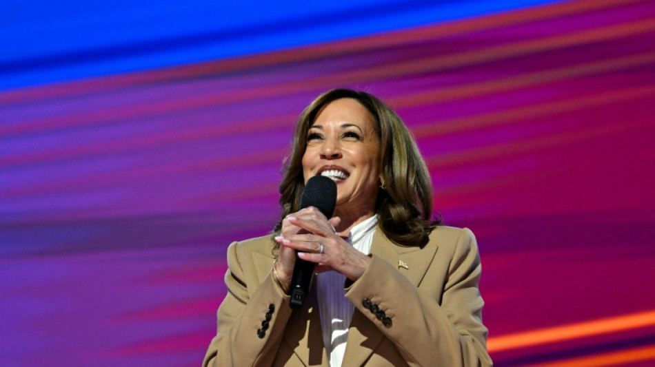 Kamala Harris abre conven&ccedil;&atilde;o democrata com homenagem a Biden