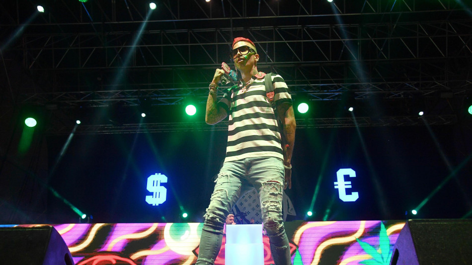 Sfera Ebbasta, festa a San Siro per 10 anni di carriera