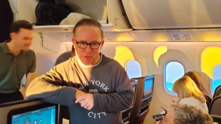Qantas boss retiring two months early