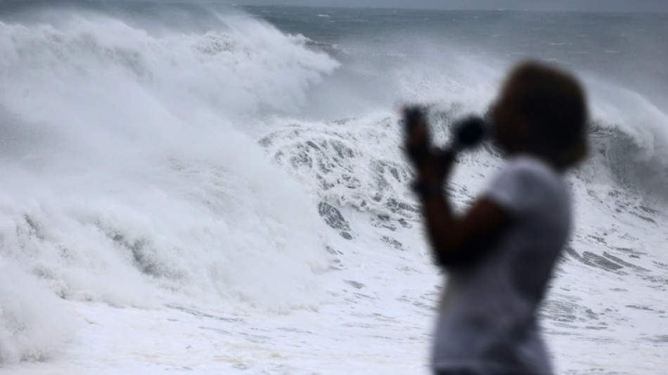 Le cyclone Emnati a fr&ocirc;l&eacute; La R&eacute;union sans d&eacute;g&acirc;ts majeurs, l'alerte rouge lev&eacute;e