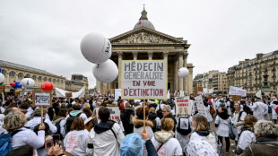 Des milliers de g&eacute;n&eacute;ralistes manifestent pour d&eacute;fendre une m&eacute;decine lib&eacute;rale "en danger"