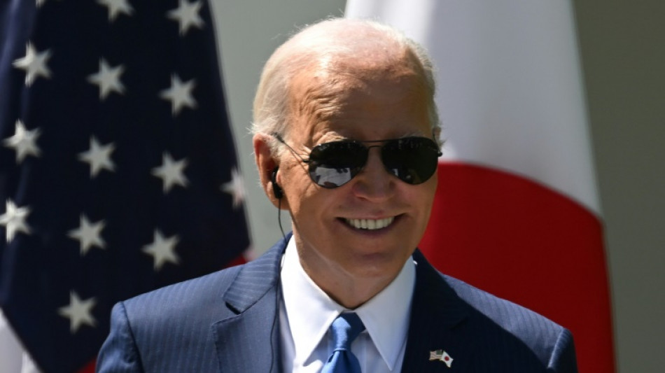 Biden est&aacute; "considerando" la solicitud australiana de absolver de espionaje a Assange