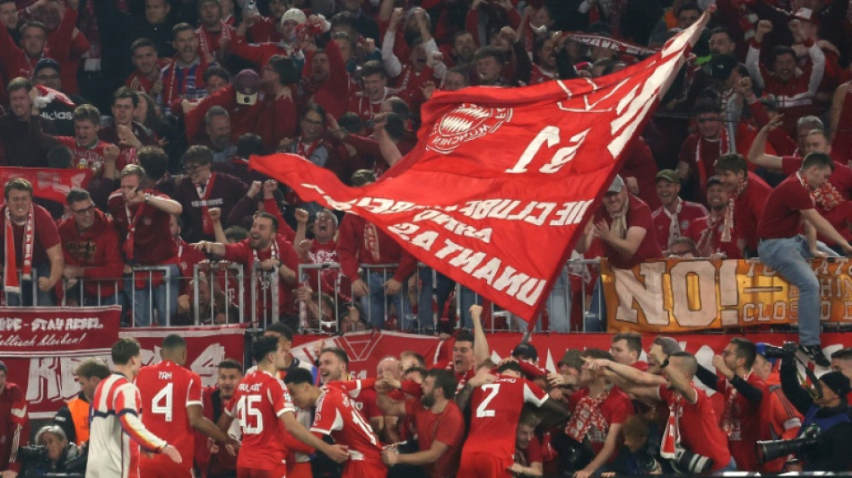V&aacute;rios fot&oacute;grafos ficaram feridos durante a comemora&ccedil;&atilde;o de um gol do Bayern