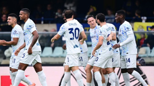Inter de Mil&atilde;o vence Verona e encosta no l&iacute;der Napoli