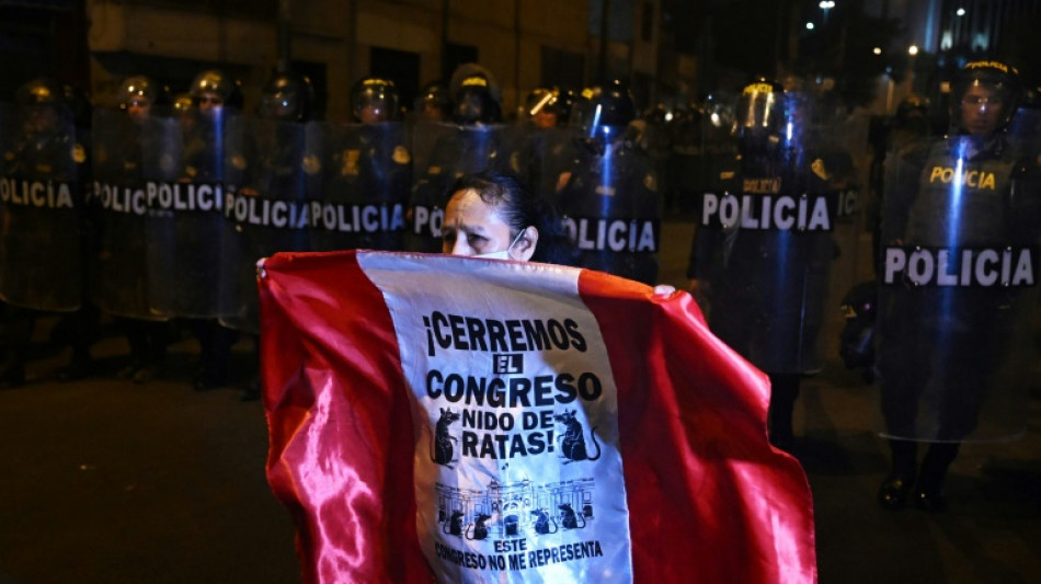 P&eacute;rou: le Parlement entretient le suspense, la mobilisation continue