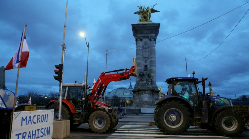 Los agricultores llevan de nuevo su "revuelta" a Par&iacute;s a bordo de tractores