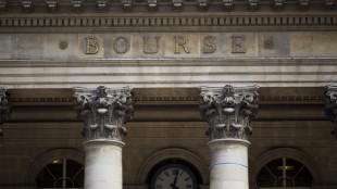 La borsa Parigi scivola dopo dimissioni di Lecornu, -1,75%