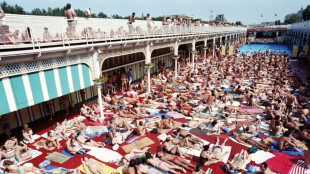 Knappe Mehrheit der Frauen gegen M&ouml;glichkeit zum Schwimmen "oben ohne"