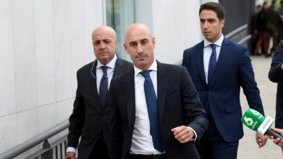 Tribunal confirma julgamento de ex-dirigente do futebol espanhol por beijo for&ccedil;ado