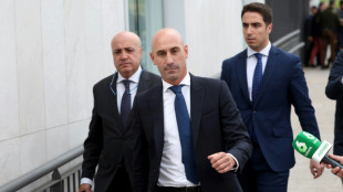 Tribunal confirma julgamento de ex-dirigente do futebol espanhol por beijo for&ccedil;ado