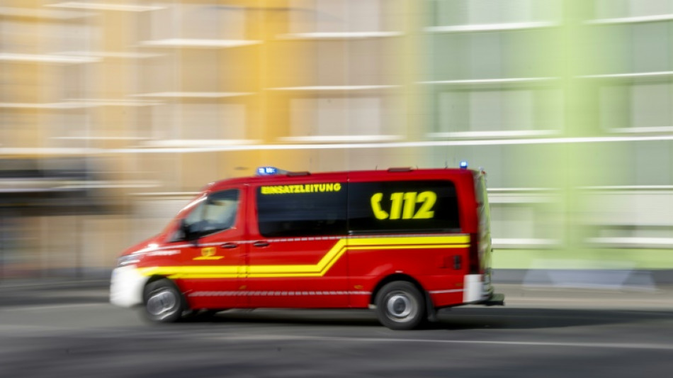Auto prallt mit "großer Wucht" gegen Bäume: Zwei Tote bei Unfall in Niedersachsen