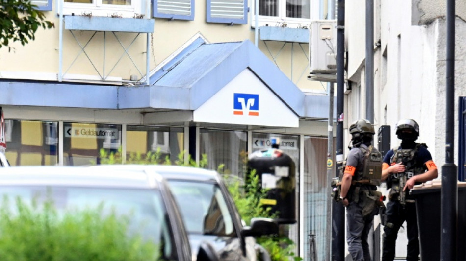 Geiseln unverletzt aus Bank in Sinzig befreit: Mindestens ein T&auml;ter auf der Flucht