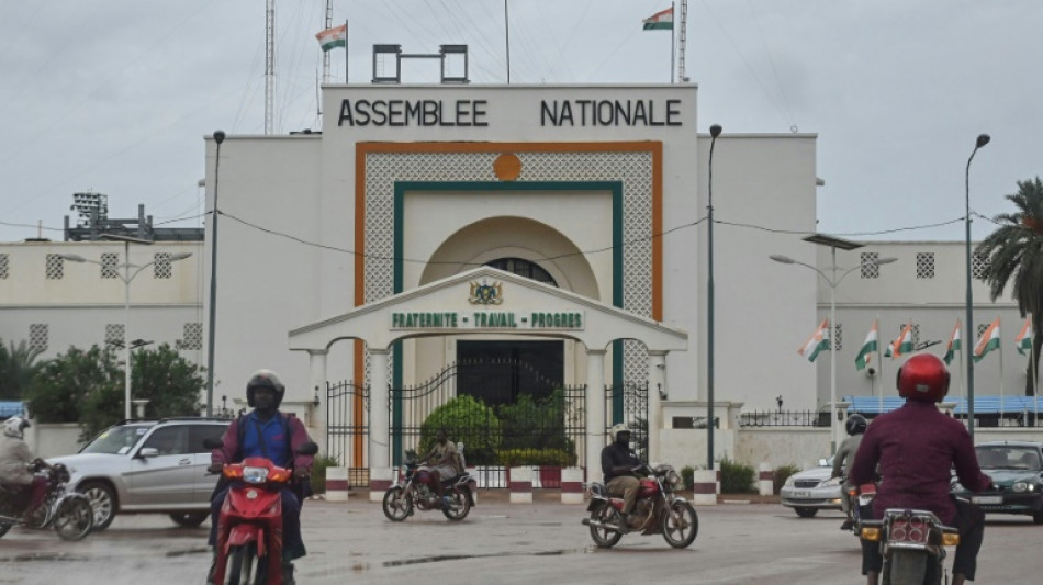 Diplomacia regional busca sa&iacute;da para crise no N&iacute;ger ap&oacute;s t&eacute;rmino de ultimato