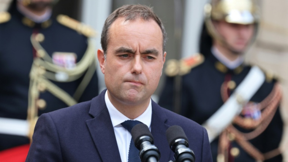 Fran&ccedil;a tem novo dia de protestos contra pol&iacute;tica fiscal do governo