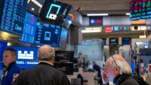 US stocks tumble on fears of slowdown