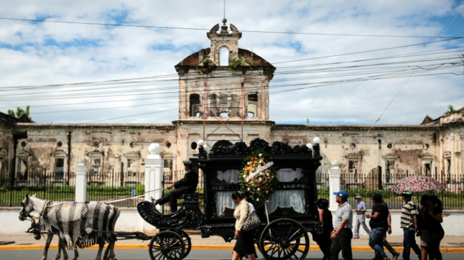 Ricos e pobres compartilham tradi&ccedil;&atilde;o das carruagens f&uacute;nebres na Nicar&aacute;gua