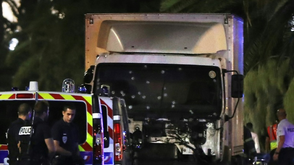 Justi&ccedil;a francesa confirma penas de pris&atilde;o para 2 homens por atentado em Nice de 2016