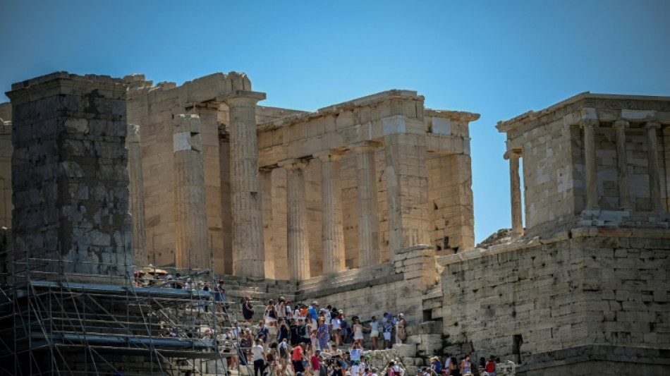 Grecia tuvo en 2023 un r&eacute;cord de turistas extranjeros pese a los incendios