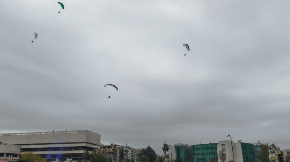 Des dizaines de milliers de Syriens c&eacute;l&egrave;brent l'anniversaire de la chute d'Assad