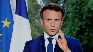 Macron, sans regret, pr&ecirc;t &agrave; "endosser l'impopularit&eacute;" de la r&eacute;forme des retraites