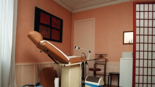 Le gyn&eacute;cologue parisien Emile Dara&iuml; mis en examen pour violences volontaires sur 32 femmes