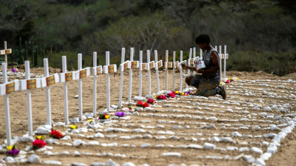 As Venezuela quake deaths pass 3,000, attention turns to mourning, burials