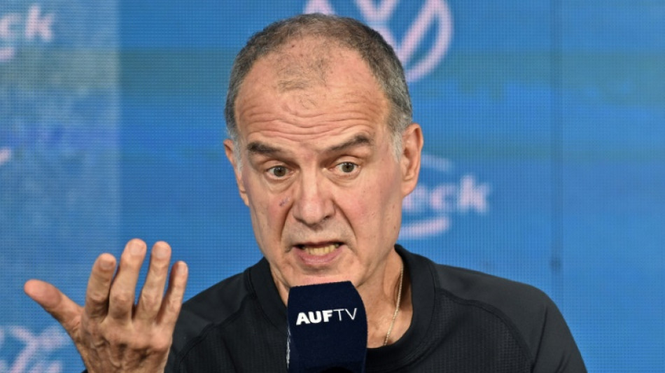 Bielsa assume como t&eacute;cnico do Uruguai e garante que torcida pode sonhar