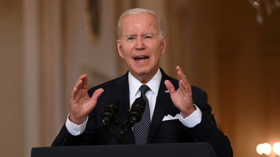 Biden d&eacute;livre un appel passionn&eacute; &agrave; limiter la vente de fusils d'assaut