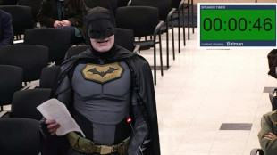 "Batman" confronta a autoridades en California por posible presencia del ICE en el Super Bowl